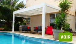 A Sainte Marie, pergola bioclimatique en laqué blanc
