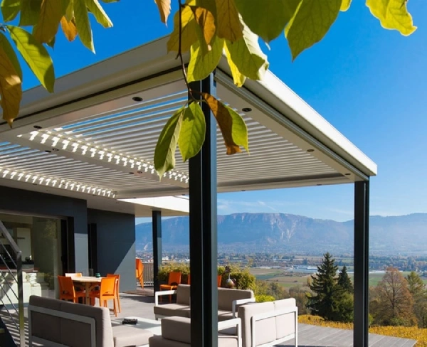 pergola bioclimatique extérieur