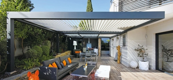 pergola adossée bioclimatique