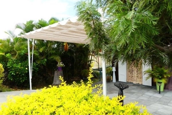 pergola rétractable avec tissu solaire