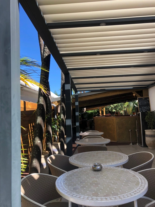 2 FLAGRANT DÉCILE PERGOLA BIOCLIMATIQUE