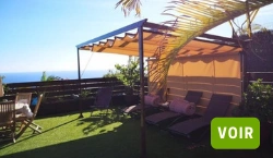 Aux Avirons, pergola Azur à toile rétractable et store vertical guidé