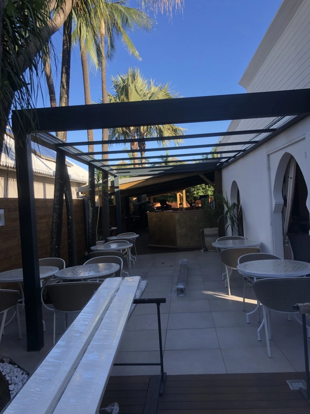 5 FLAGRANT DÉCILE PERGOLA BIOCLIMATIQUE