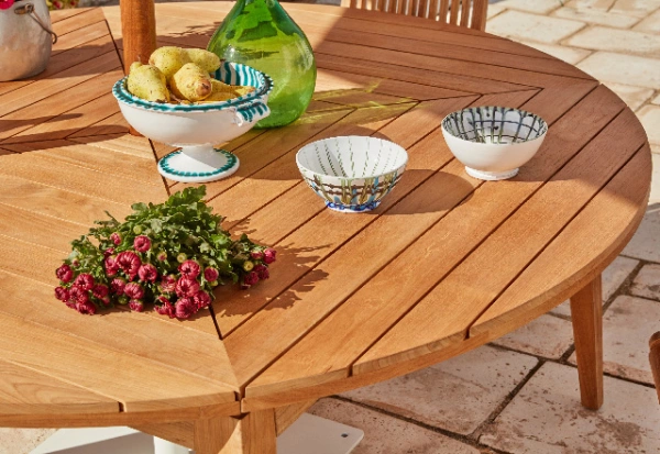 5 TABLE CARRÉE MILTON