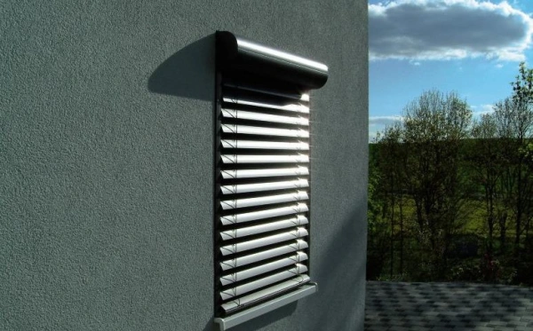 store-exterieur-de-fenêtre-a-la-réunion