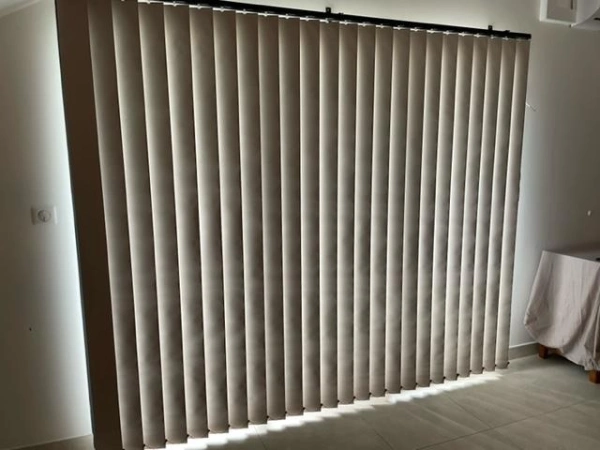 7 store bandes verticales st leu