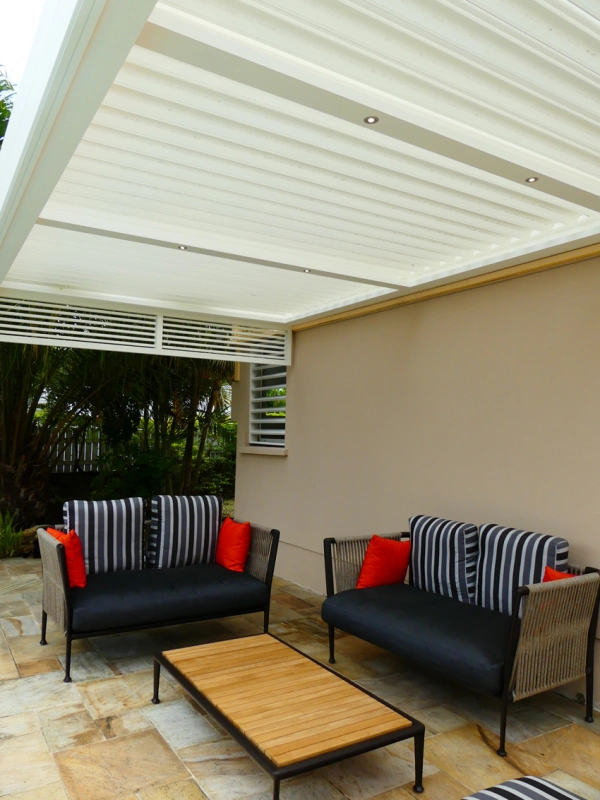 Store-reunion-pergola-bioclimatique-ste-marie4-1