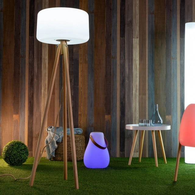 lampadaire-moderne-exterieur-chloe-en-bois-et-pvc-blanc-new-garden-l190312