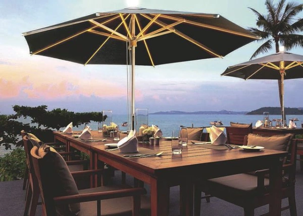 Parasol resistant aux intemperies