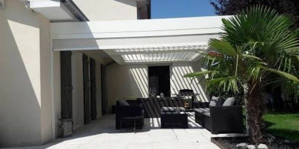 proteger salon jardin pergola bioclimatique