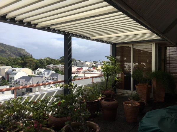 realisation-pergola-bioclimatique-technal-particulier-st-denis