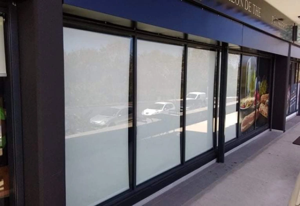 realisation-store-enrouleur-boulangerie-paul-saint-pierre4