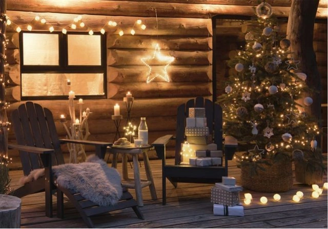 Un-jardin-enchante-grace-a-la-deco-de-Noel-d-exterieur