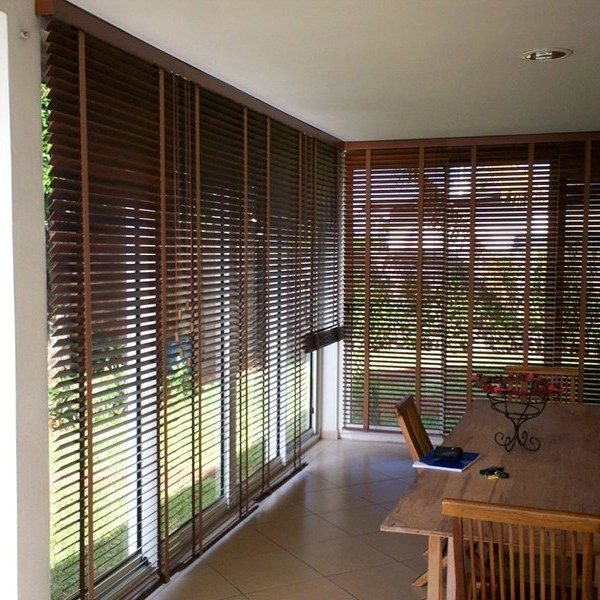 store vénitien en bois